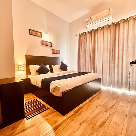 Pearl Grand Boutique Cottage In Omaxe Anandam Vrindavan - #Premium Ac Rooms With Balcony #Big Parking #Lift #Garden #Peaceful Area #Near Prem Mandir #Property Of The Year #Most Awarded ภายนอก รูปภาพ
