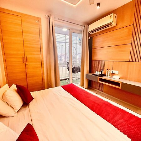 Pearl Grand Boutique Cottage In Omaxe Anandam Vrindavan - #Premium Ac Rooms With Balcony #Big Parking #Lift #Garden #Peaceful Area #Near Prem Mandir #Property Of The Year #Most Awarded ภายนอก รูปภาพ