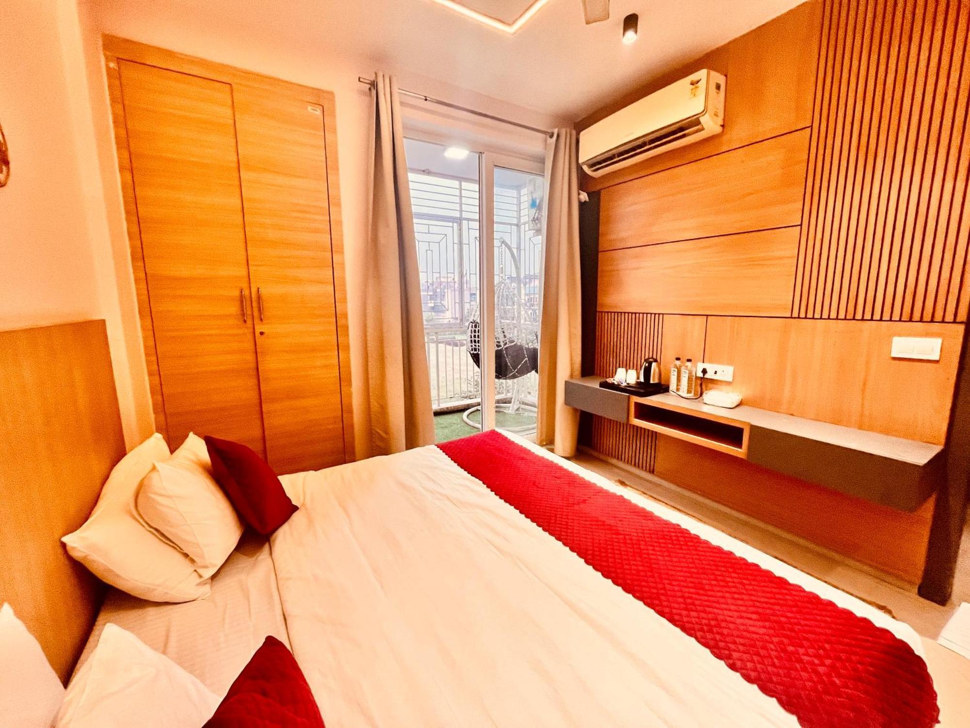 Pearl Grand Boutique Cottage In Omaxe Anandam Vrindavan - #Premium Ac Rooms With Balcony #Big Parking #Lift #Garden #Peaceful Area #Near Prem Mandir #Property Of The Year #Most Awarded ภายนอก รูปภาพ