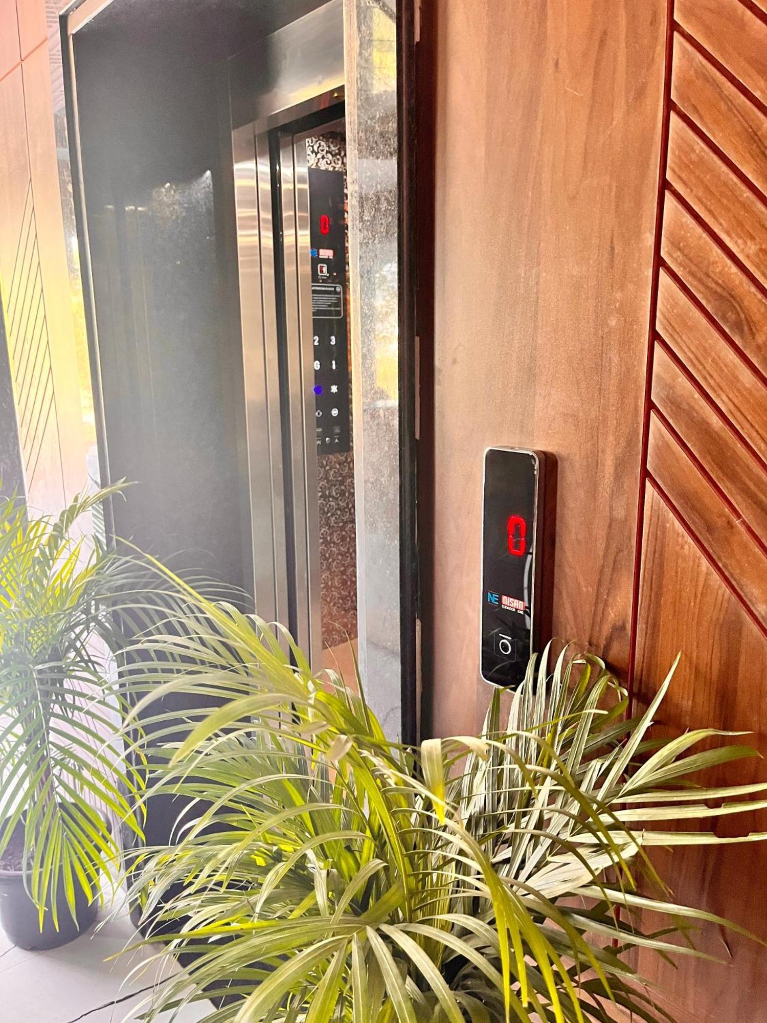 Pearl Grand Boutique Cottage In Omaxe Anandam Vrindavan - #Premium Ac Rooms With Balcony #Big Parking #Lift #Garden #Peaceful Area #Near Prem Mandir #Property Of The Year #Most Awarded ภายนอก รูปภาพ