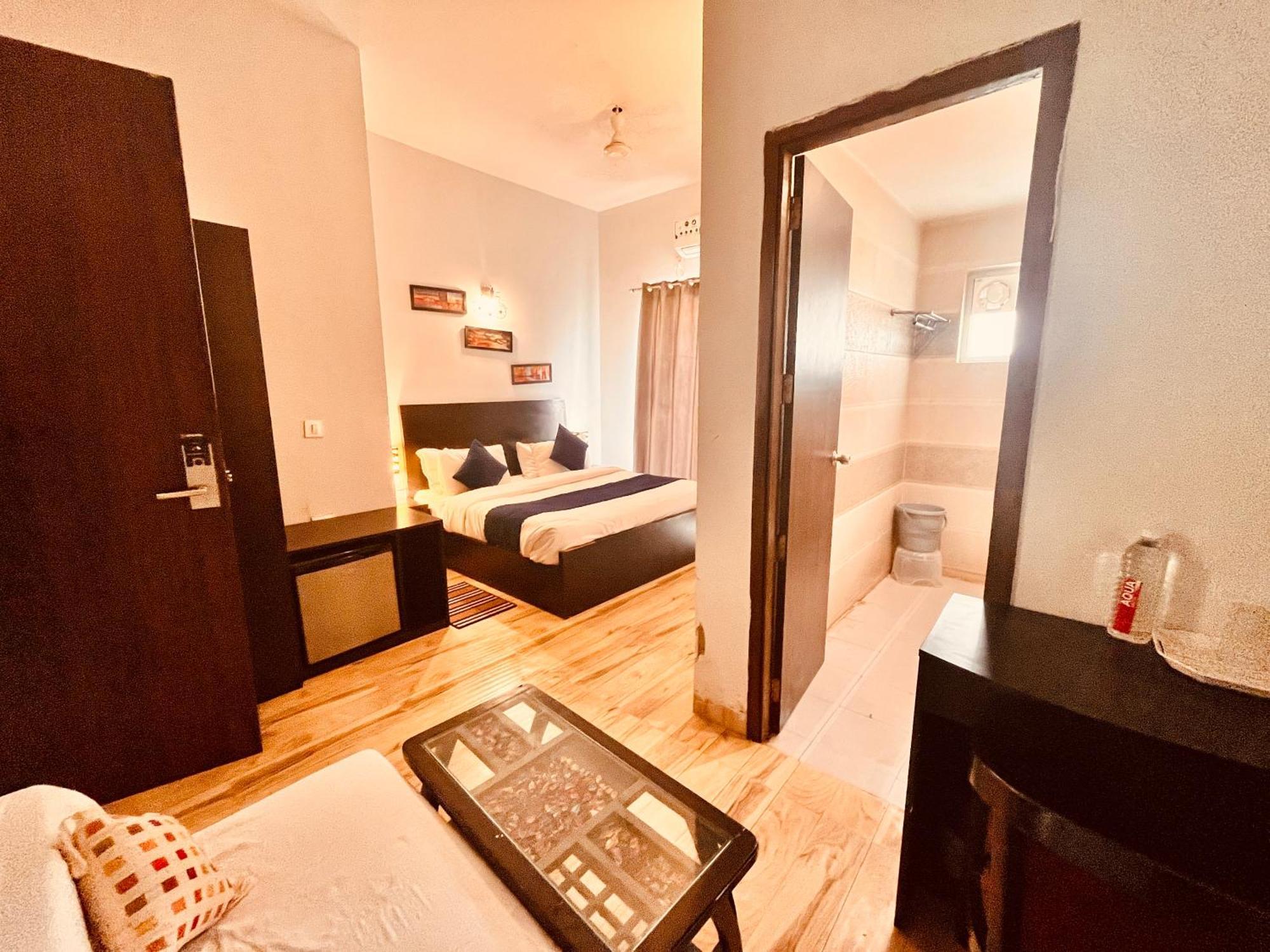 Pearl Grand Boutique Cottage In Omaxe Anandam Vrindavan - #Premium Ac Rooms With Balcony #Big Parking #Lift #Garden #Peaceful Area #Near Prem Mandir #Property Of The Year #Most Awarded ภายนอก รูปภาพ