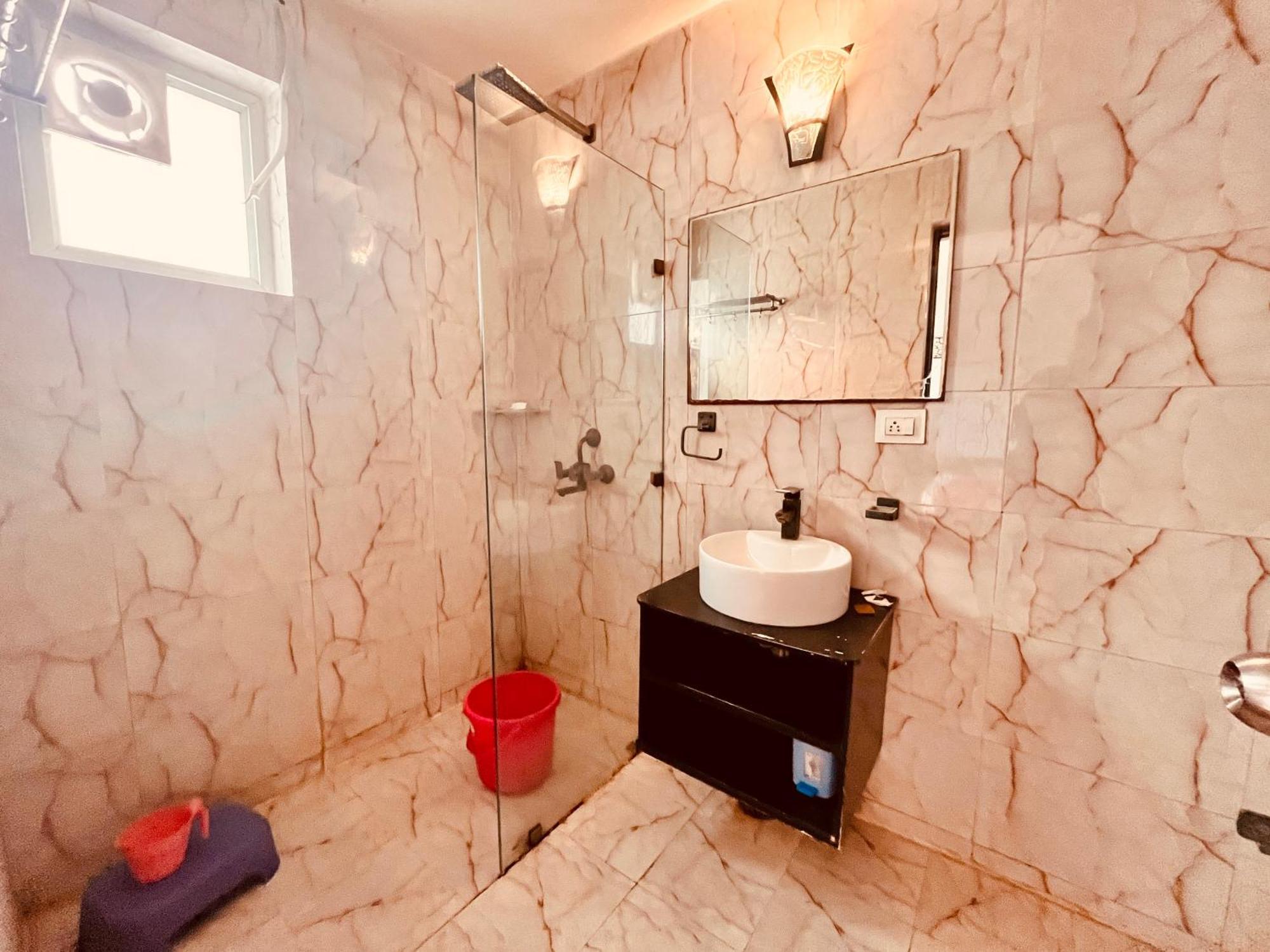 Pearl Grand Boutique Cottage In Omaxe Anandam Vrindavan - #Premium Ac Rooms With Balcony #Big Parking #Lift #Garden #Peaceful Area #Near Prem Mandir #Property Of The Year #Most Awarded ภายนอก รูปภาพ