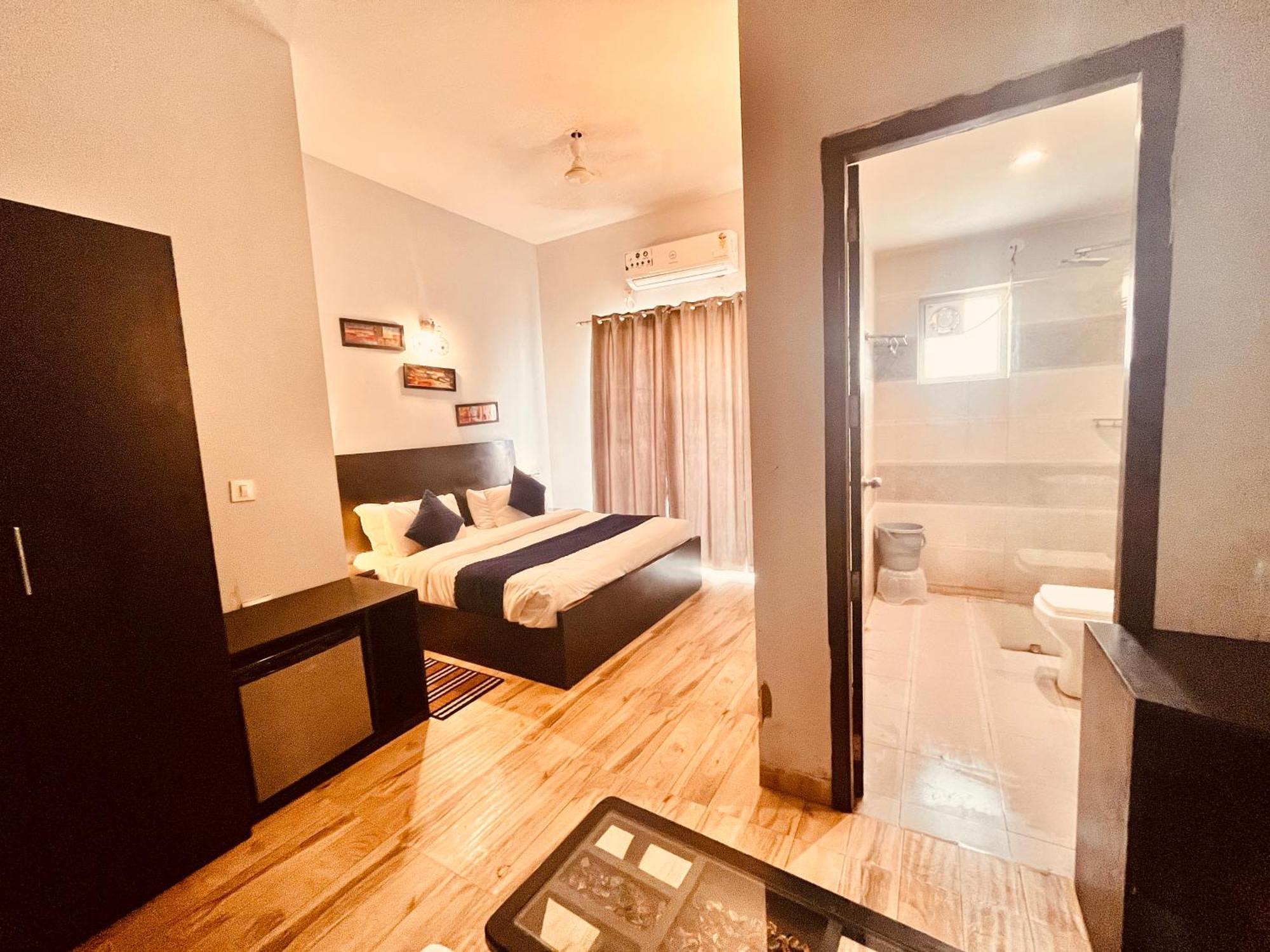 Pearl Grand Boutique Cottage In Omaxe Anandam Vrindavan - #Premium Ac Rooms With Balcony #Big Parking #Lift #Garden #Peaceful Area #Near Prem Mandir #Property Of The Year #Most Awarded ภายนอก รูปภาพ