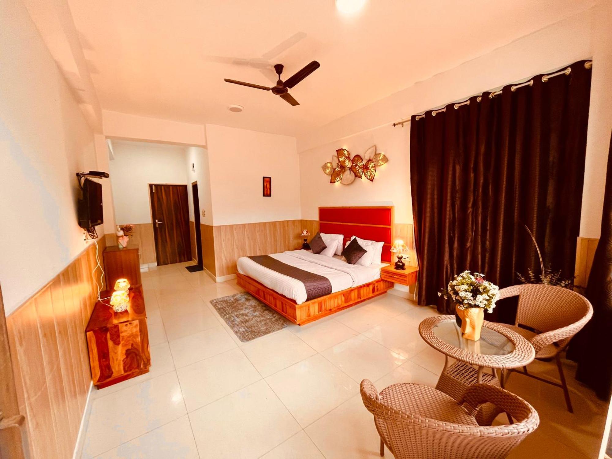 Pearl Grand Boutique Cottage In Omaxe Anandam Vrindavan - #Premium Ac Rooms With Balcony #Big Parking #Lift #Garden #Peaceful Area #Near Prem Mandir #Property Of The Year #Most Awarded ภายนอก รูปภาพ