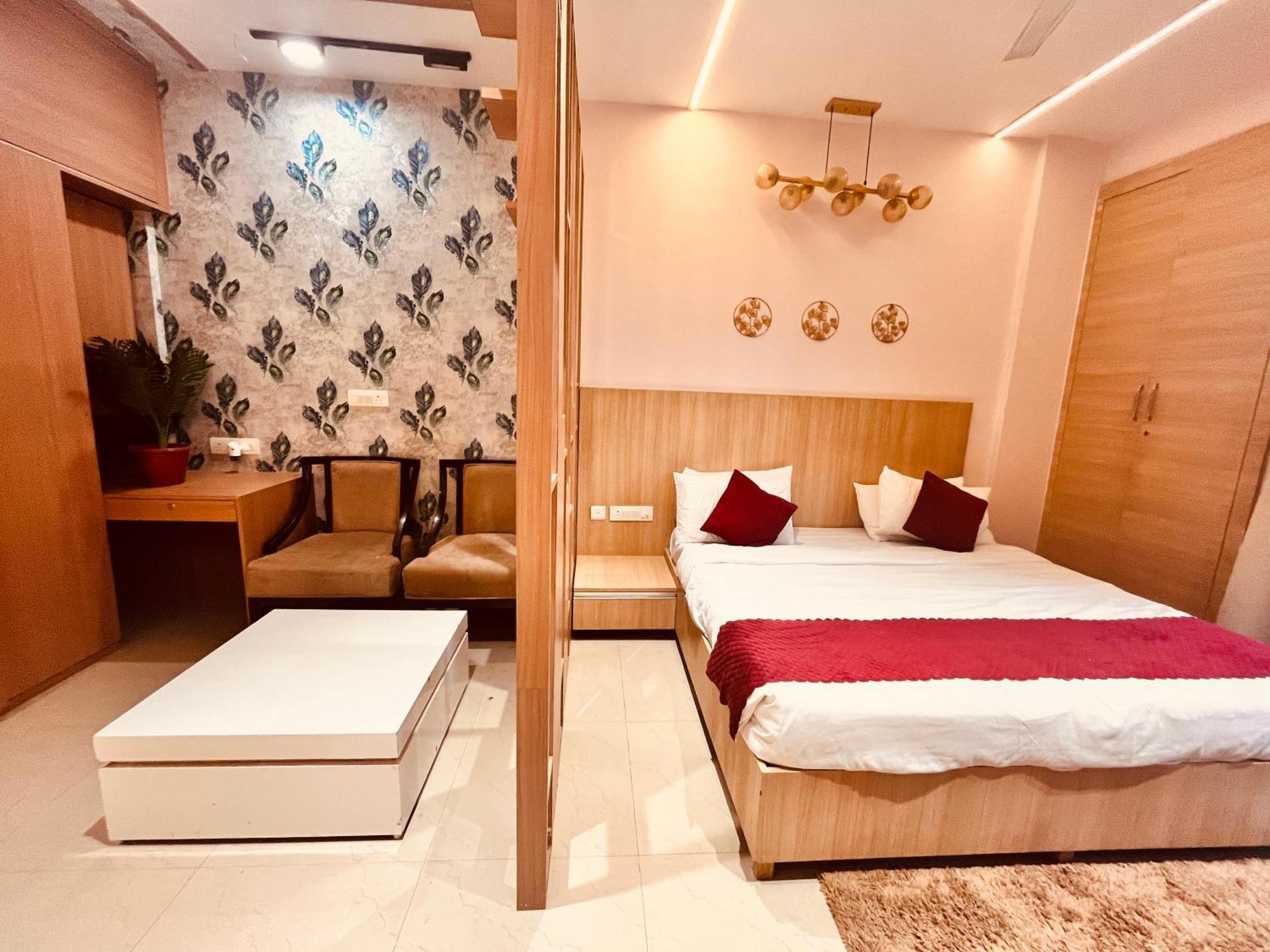 Pearl Grand Boutique Cottage In Omaxe Anandam Vrindavan - #Premium Ac Rooms With Balcony #Big Parking #Lift #Garden #Peaceful Area #Near Prem Mandir #Property Of The Year #Most Awarded ภายนอก รูปภาพ
