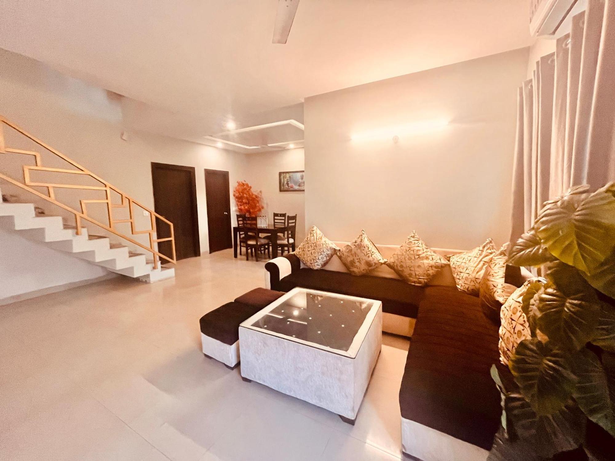 Pearl Grand Boutique Cottage In Omaxe Anandam Vrindavan - #Premium Ac Rooms With Balcony #Big Parking #Lift #Garden #Peaceful Area #Near Prem Mandir #Property Of The Year #Most Awarded ภายนอก รูปภาพ