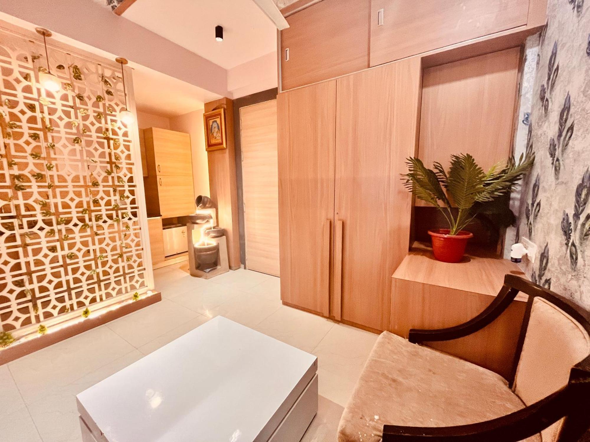 Pearl Grand Boutique Cottage In Omaxe Anandam Vrindavan - #Premium Ac Rooms With Balcony #Big Parking #Lift #Garden #Peaceful Area #Near Prem Mandir #Property Of The Year #Most Awarded ภายนอก รูปภาพ