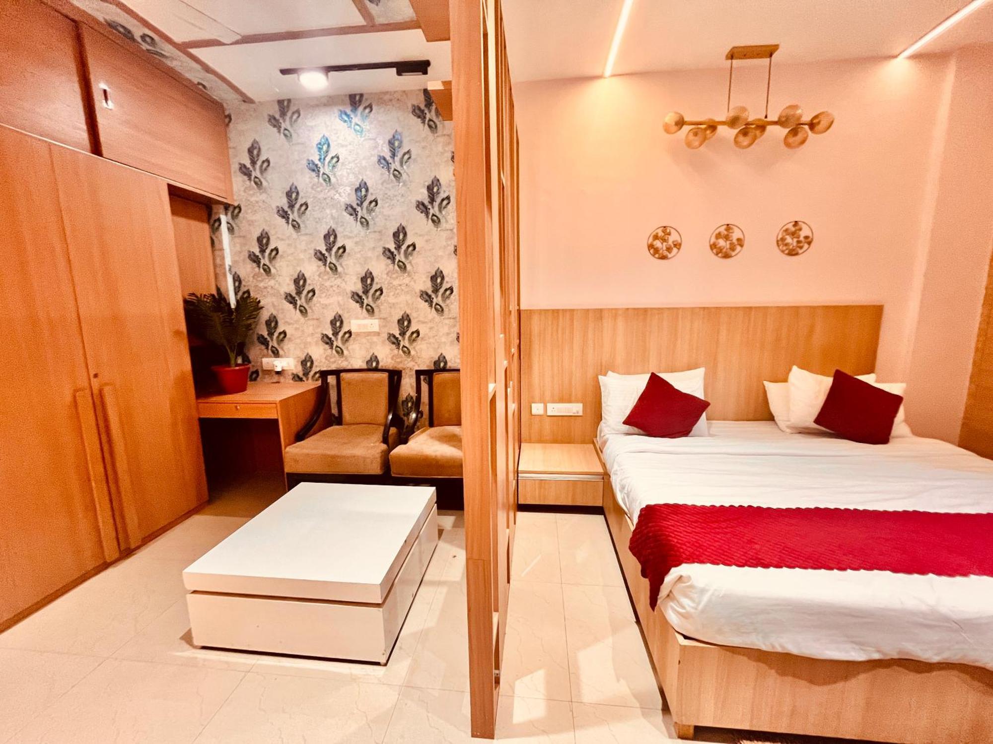 Pearl Grand Boutique Cottage In Omaxe Anandam Vrindavan - #Premium Ac Rooms With Balcony #Big Parking #Lift #Garden #Peaceful Area #Near Prem Mandir #Property Of The Year #Most Awarded ภายนอก รูปภาพ