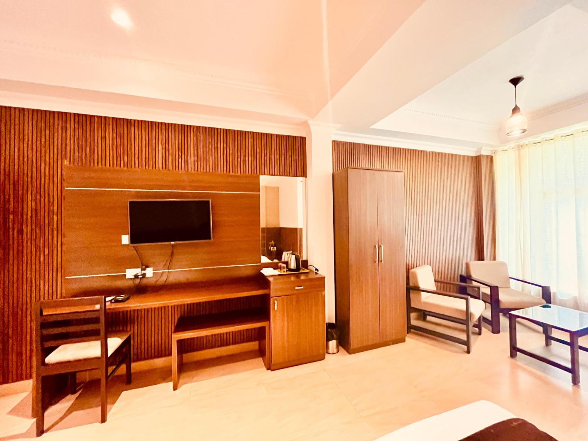 Pearl Grand Boutique Cottage In Omaxe Anandam Vrindavan - #Premium Ac Rooms With Balcony #Big Parking #Lift #Garden #Peaceful Area #Near Prem Mandir #Property Of The Year #Most Awarded ภายนอก รูปภาพ