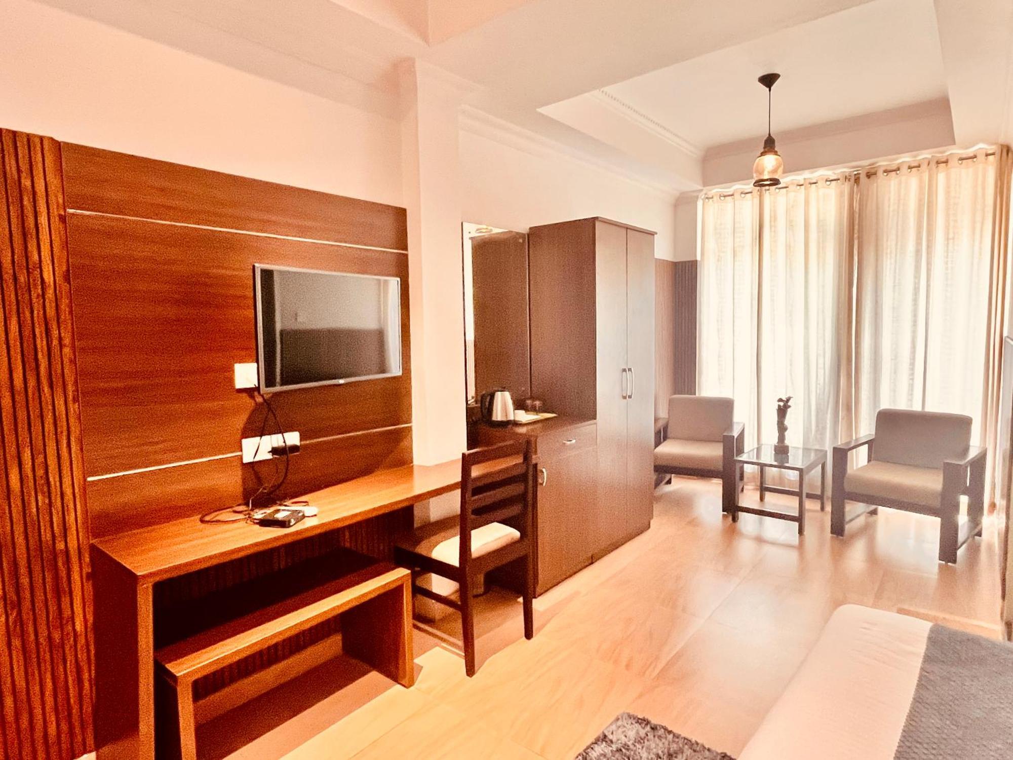 Pearl Grand Boutique Cottage In Omaxe Anandam Vrindavan - #Premium Ac Rooms With Balcony #Big Parking #Lift #Garden #Peaceful Area #Near Prem Mandir #Property Of The Year #Most Awarded ภายนอก รูปภาพ