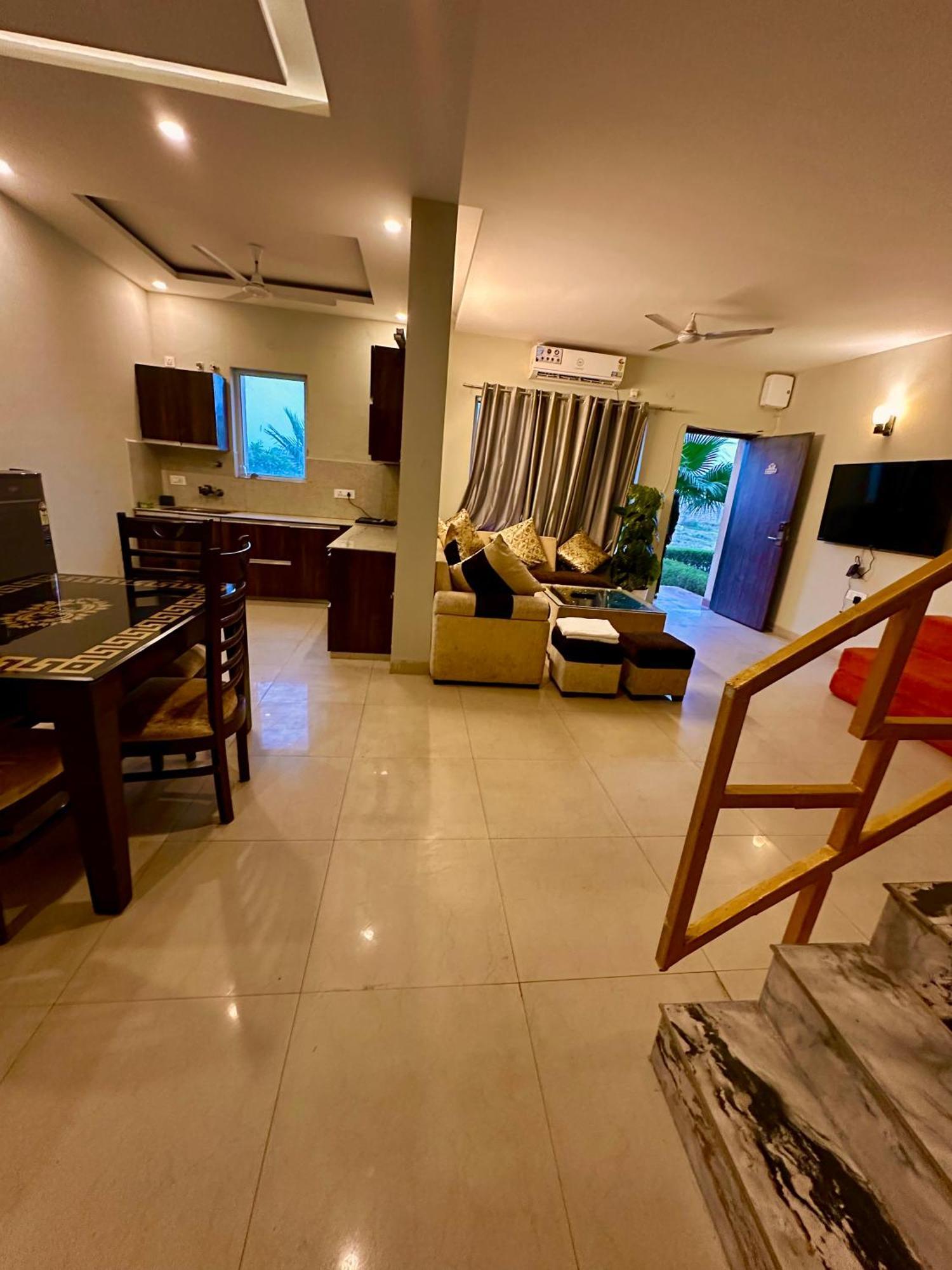 Pearl Grand Boutique Cottage In Omaxe Anandam Vrindavan - #Premium Ac Rooms With Balcony #Big Parking #Lift #Garden #Peaceful Area #Near Prem Mandir #Property Of The Year #Most Awarded ภายนอก รูปภาพ