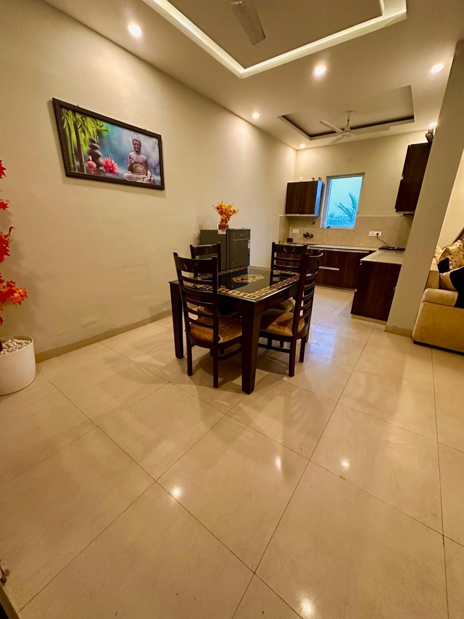 Pearl Grand Boutique Cottage In Omaxe Anandam Vrindavan - #Premium Ac Rooms With Balcony #Big Parking #Lift #Garden #Peaceful Area #Near Prem Mandir #Property Of The Year #Most Awarded ภายนอก รูปภาพ