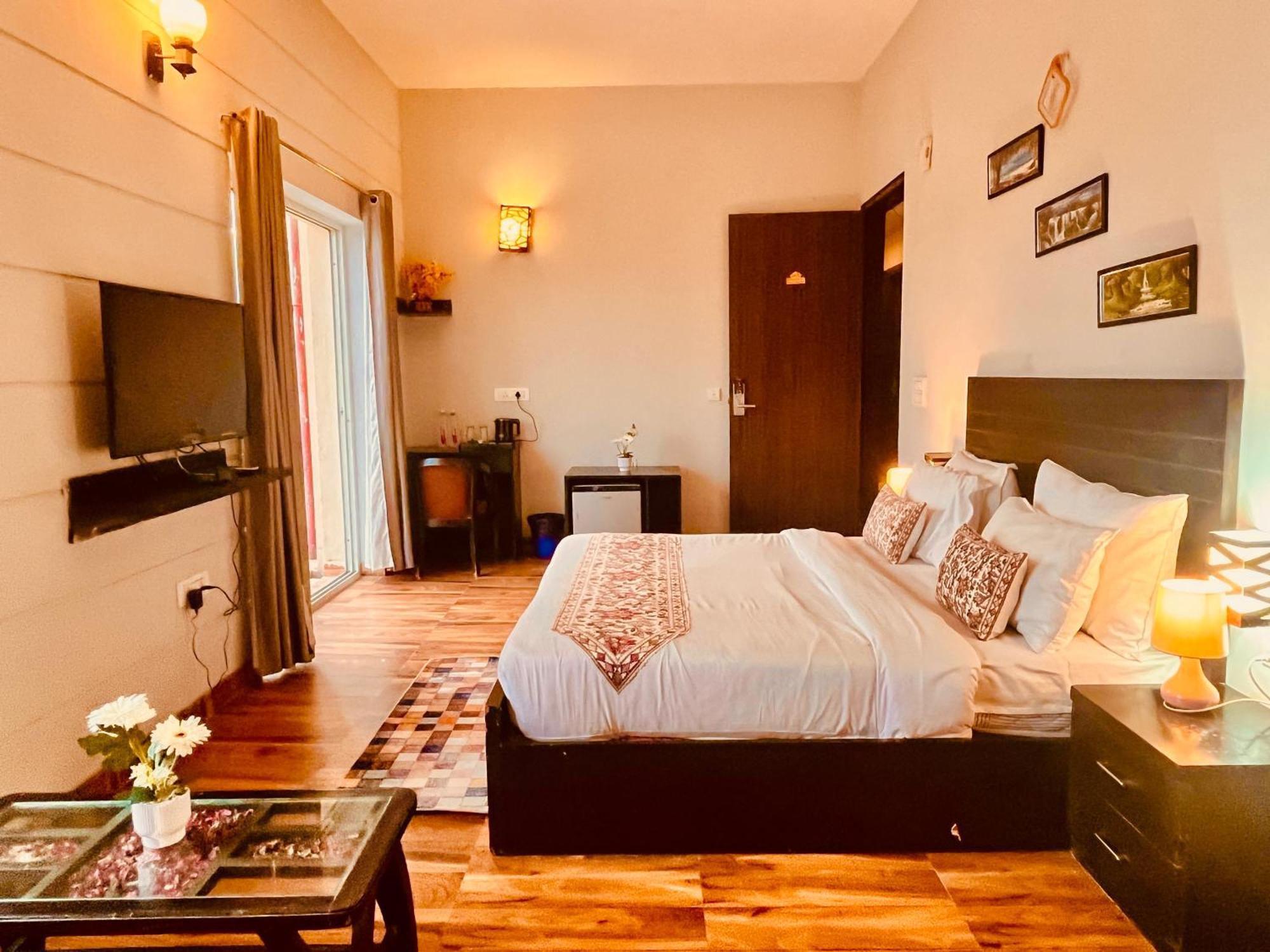 Pearl Grand Boutique Cottage In Omaxe Anandam Vrindavan - #Premium Ac Rooms With Balcony #Big Parking #Lift #Garden #Peaceful Area #Near Prem Mandir #Property Of The Year #Most Awarded ภายนอก รูปภาพ